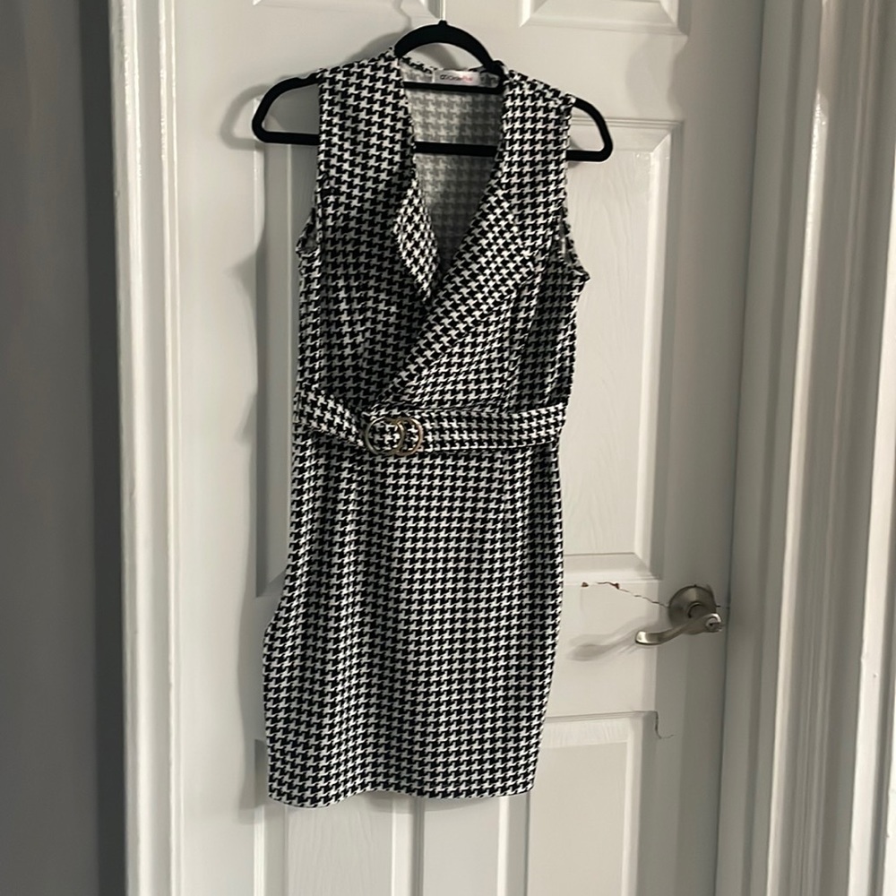 Black and white summer dress size medium, great for a day at the office